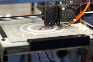 Esplorando le sorprendenti proprietà delle Materie Plastiche da dove provengono e come vengono utilizzate
